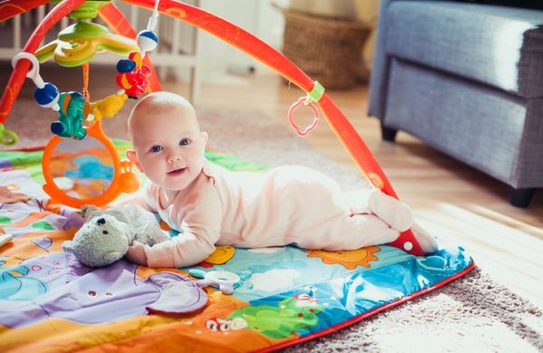 Bebeklerde Oyun Halısı Kullanımı
